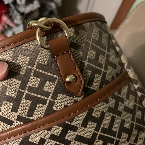 NWT Tommy Hilfiger Bag - Picture 3 of 6